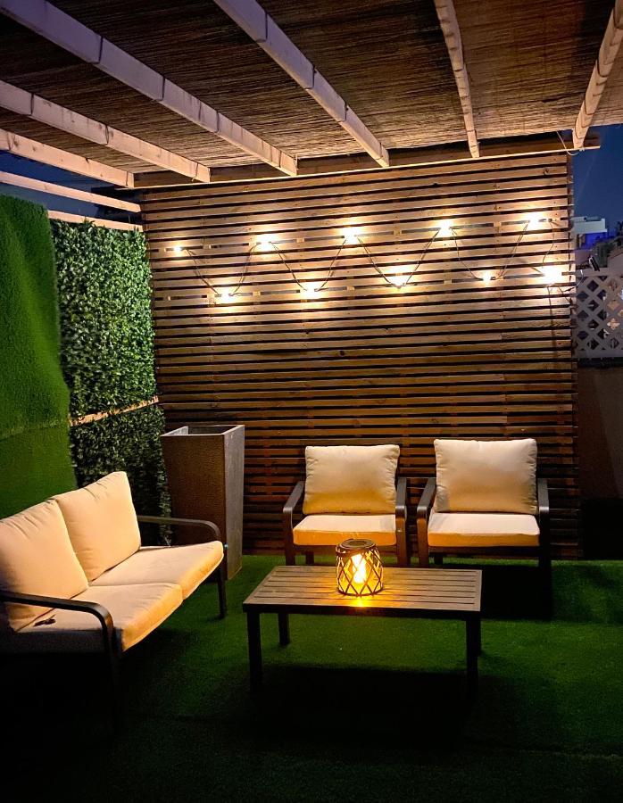 Perfect Location With Roof Terrace *